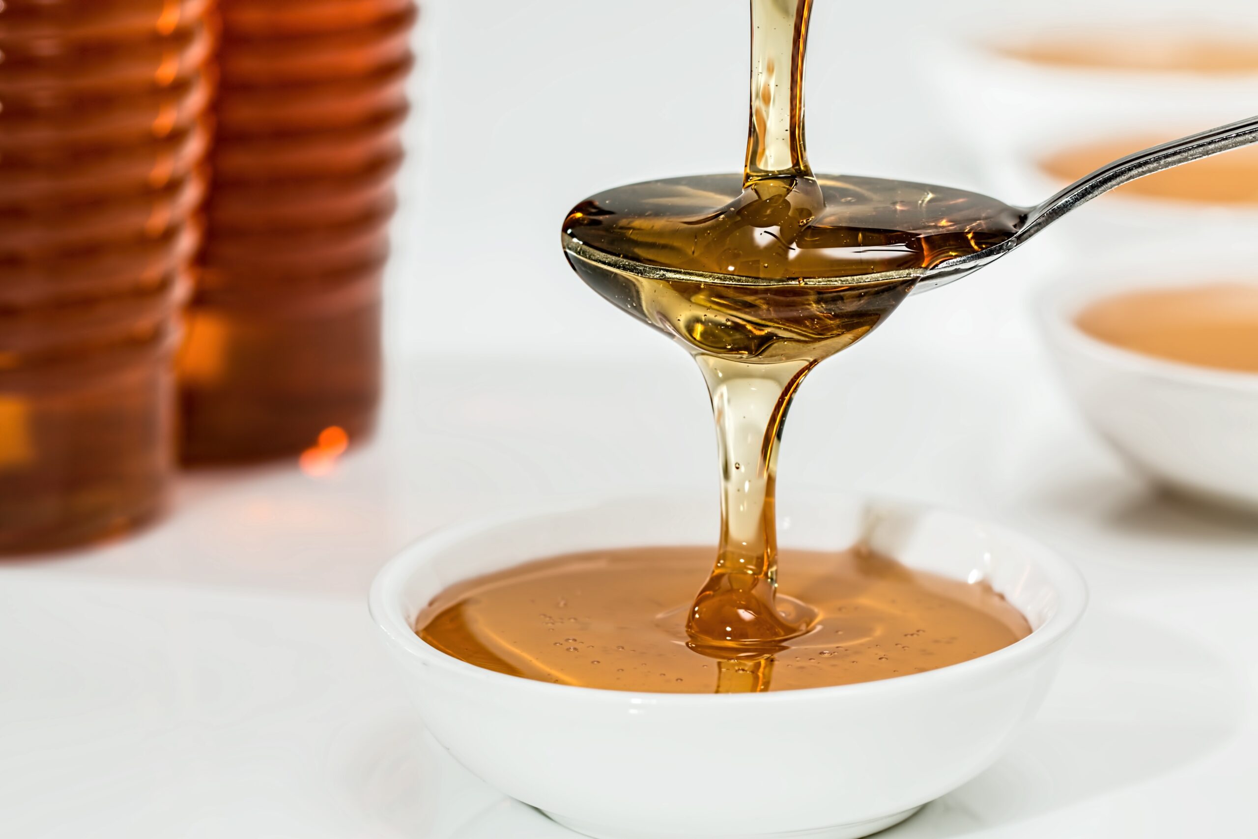 10 Manuka Honey: Nutrition Facts, Health Benefits, and Uses