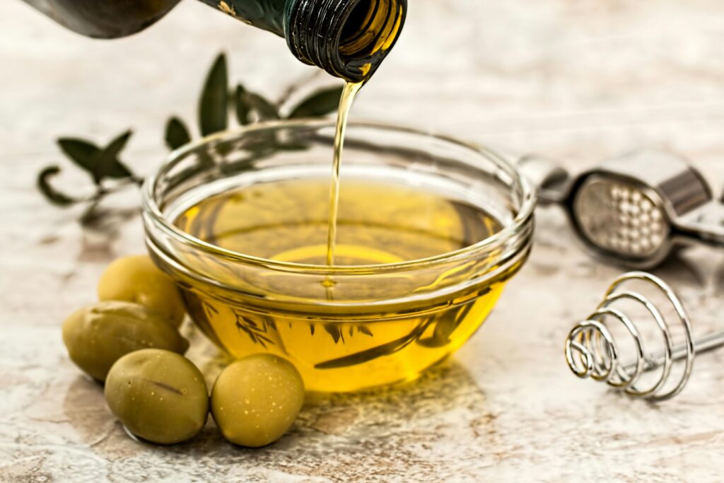 Olive Oil vs. Avocado Oil: Which Is Better for Cooking?